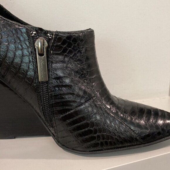Kenneth Cole Black Snakeskin Pointy Ankle Bootie Size 9 - Picture 7 of 14